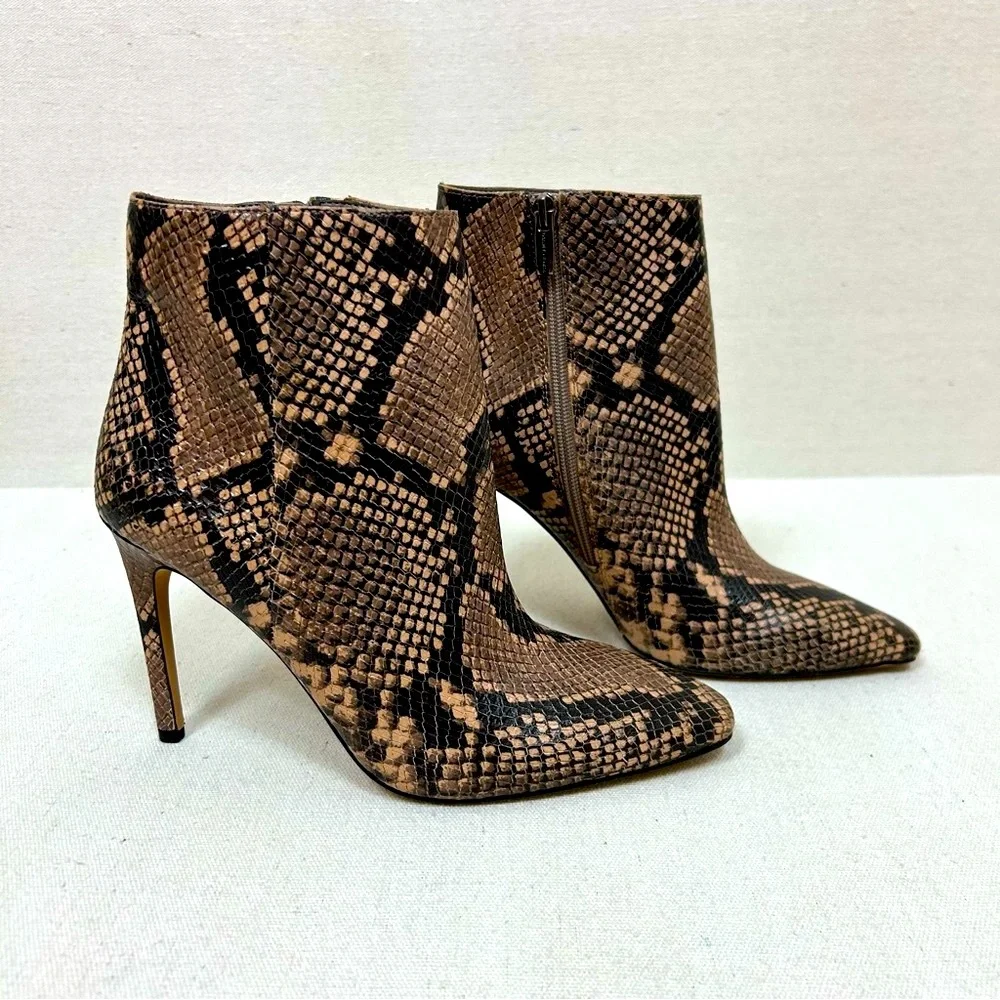 Vince Camuto Feninda Brown Snakeskin Ankle Booties SZ 8.5